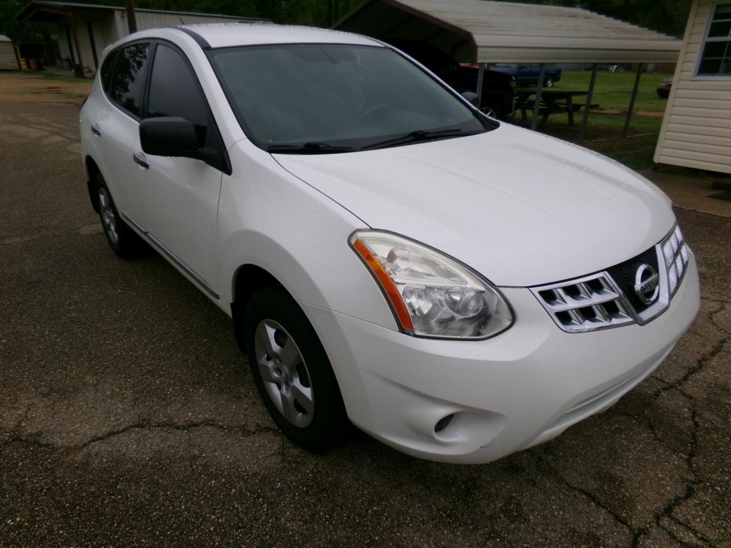 2011 Nissan Rogue S 2WD (JN8AS5MT2BW) with an 2.5L L4 DOHC 16V engine, CVT transmission, located at 401 First NE, Bearden, AR, 71720, (870) 687-3414, 33.726528, -92.611519 - Photo#20